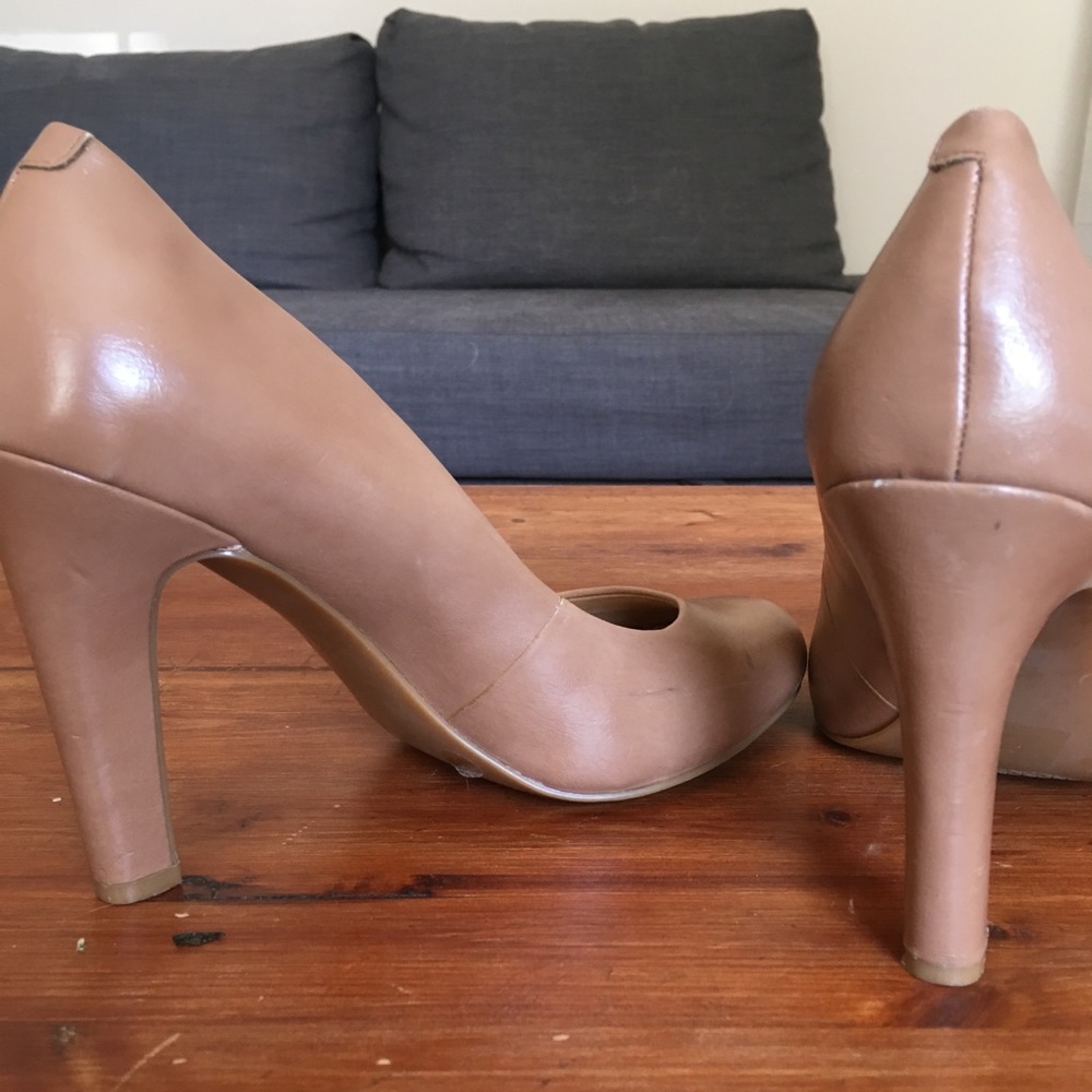 Jessica Simpson nude pumps